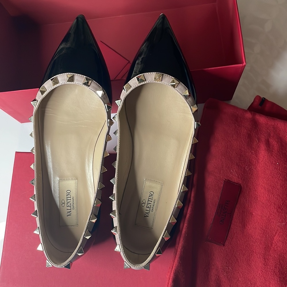 ♥️SOLD♥️ Pre-owned Valentino Garavani Rockstud BLK Patent Leather Flats